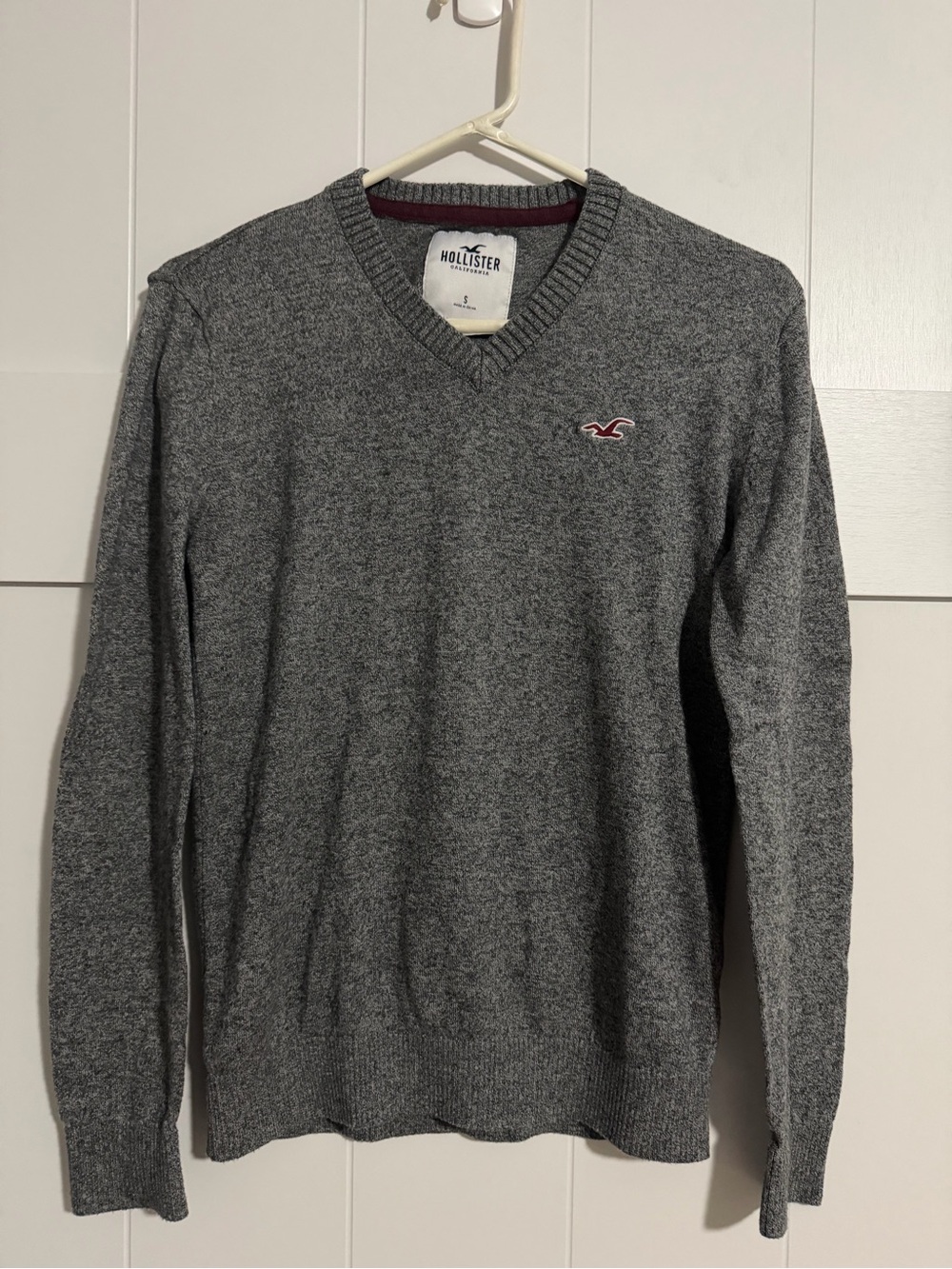 Hollister Unisex Gray V-Neck Sweater